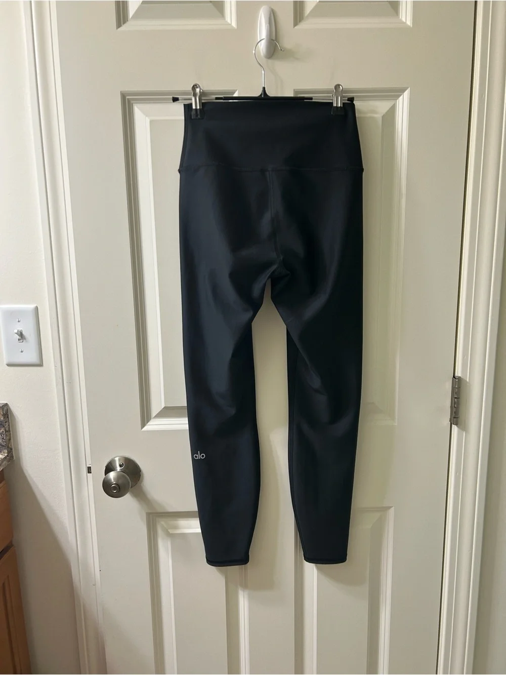 ALO Yoga Black Air Brush High-Waist Smoothing Leggings Size Small inseam 27